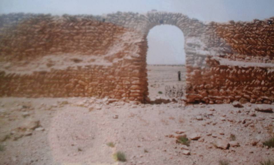 آثار باب لقصبة بني مطهر في العهد الوطاسي بمنطقة أولاد بنصر